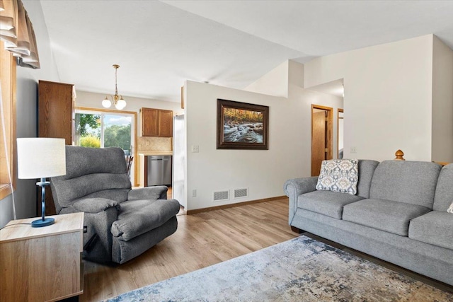 1061 Eastview Cir, Shakopee, MN 55379 - photo 7