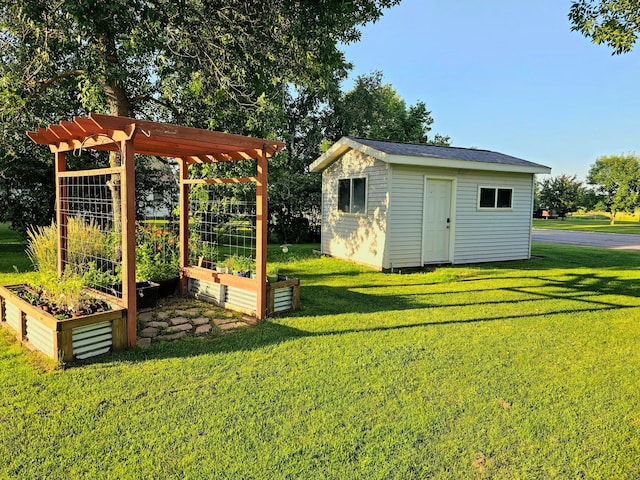 view of yard with a storage shed