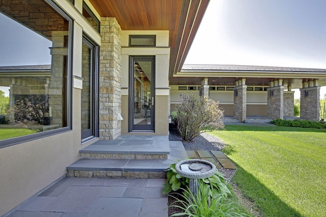 entrance to property featuring a yard