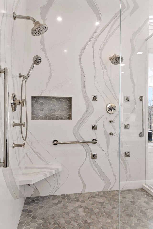 bathroom featuring a tile shower