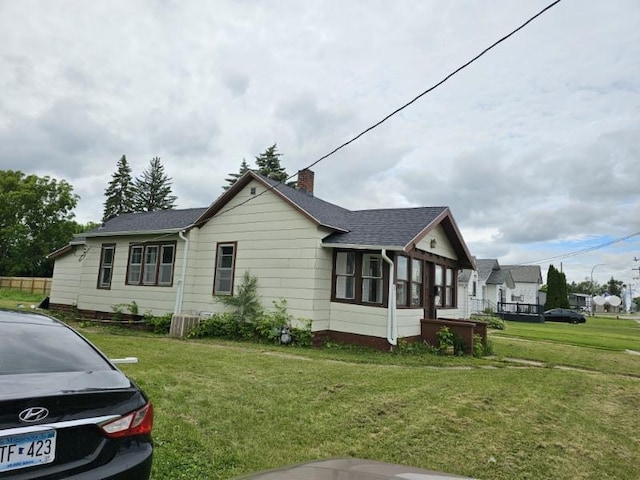 view of front of home featuring a front yard