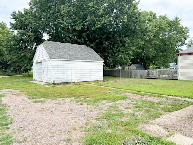 view of yard with a shed