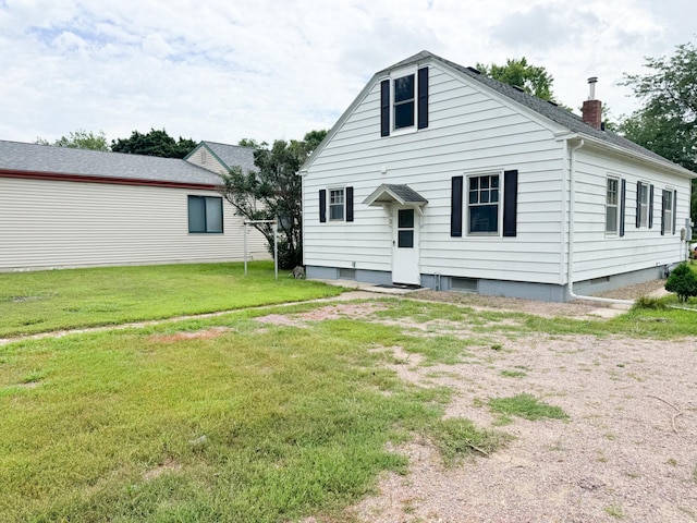 back of house featuring a yard