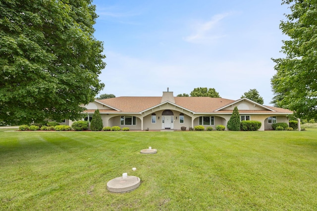 ranch-style home featuring a front lawn