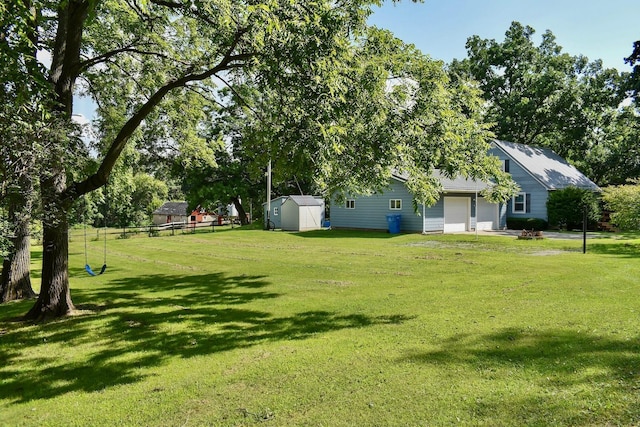 view of yard featuring a storage shed