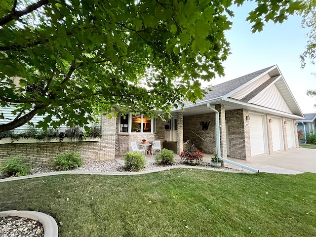 view of front of property featuring a garage and a front lawn