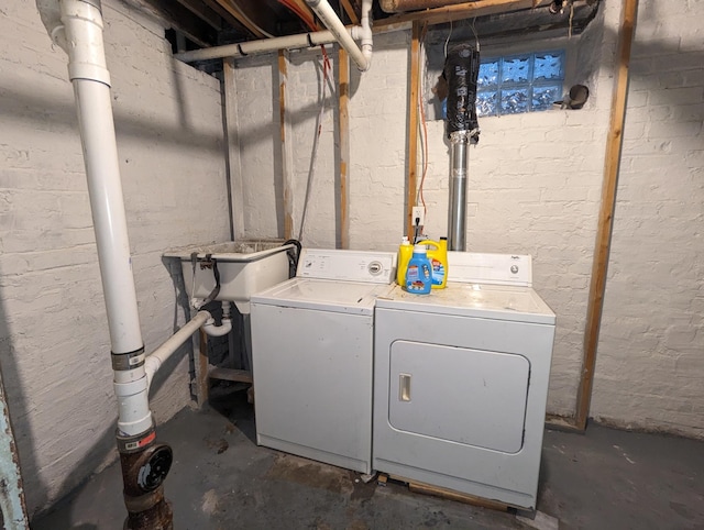 laundry room with laundry area and independent washer and dryer