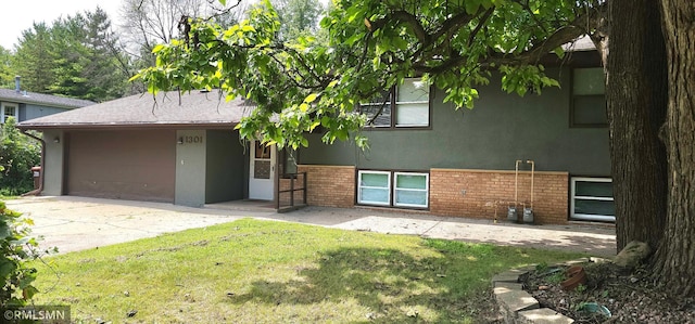 view of front of house with a garage and a front lawn