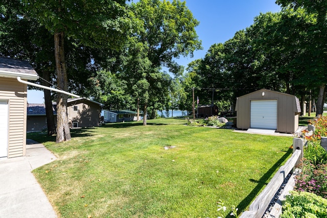 view of yard featuring an outbuilding and a garage