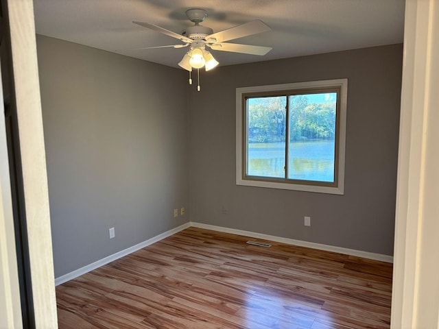 unfurnished room featuring light wood-type flooring and ceiling fan