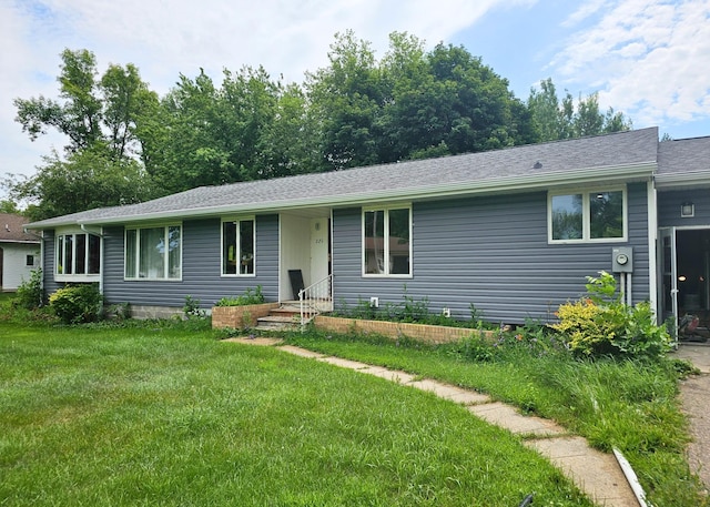 ranch-style home featuring a front lawn