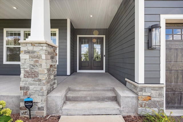 property entrance featuring a porch