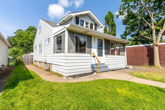 view of front facade with a front lawn