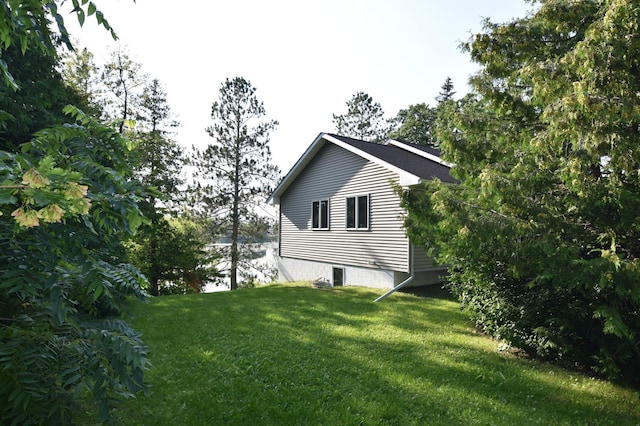 view of side of property featuring a yard