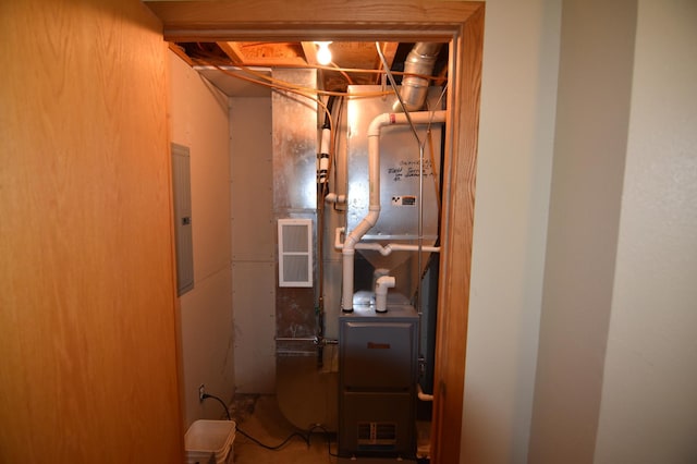 205 2nd Ave SE, Baudette, MN 56623 - utility room with heating unit
