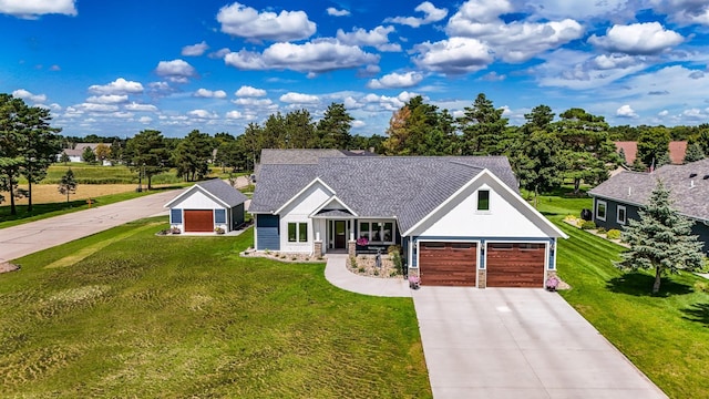 view of front of home featuring a front yard