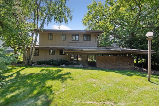 view of front of house with a front lawn