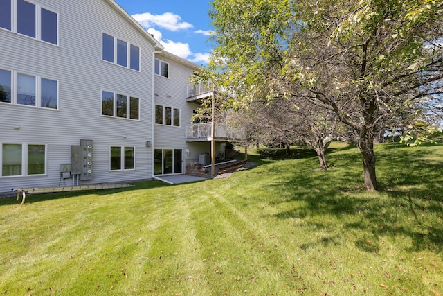 view of yard featuring central AC