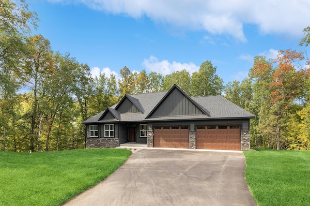 craftsman inspired home featuring a garage and a front yard