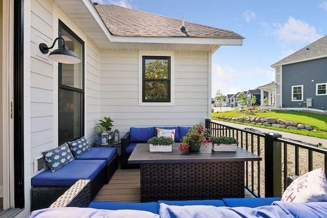 balcony featuring an outdoor hangout area