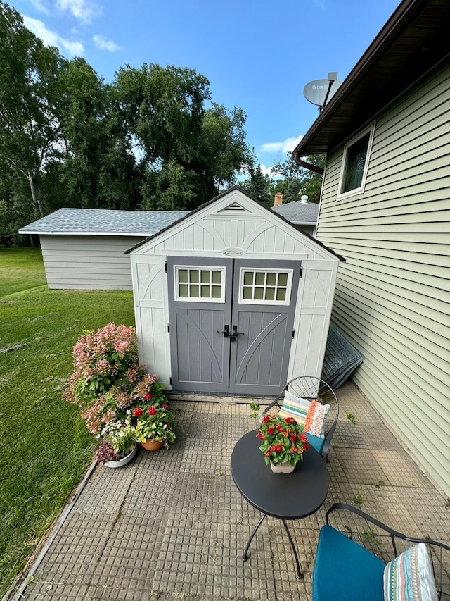 view of outbuilding featuring a lawn