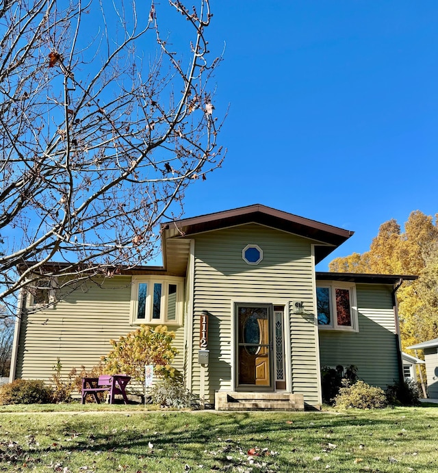 view of front of house with a front yard