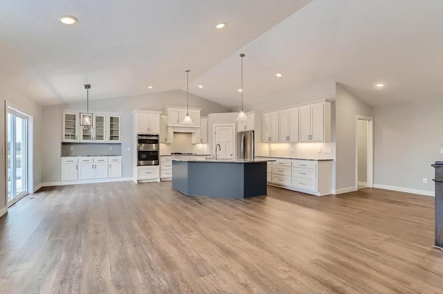 kitchen featuring stainless steel appliances, a kitchen island with sink, white cabinetry, light hardwood / wood-style flooring, and sink