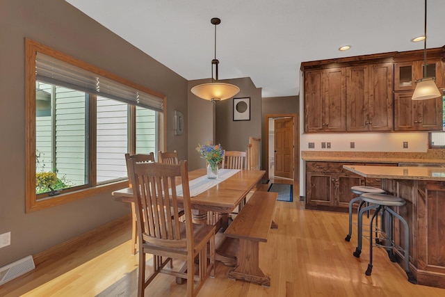 dining space featuring light wood-style floors, visible vents, and recessed lighting