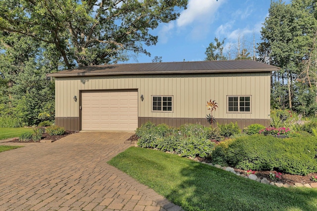 garage featuring decorative driveway