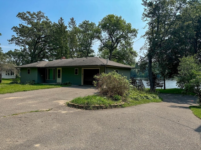 view of front of home with a front lawn