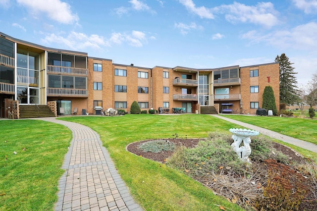 view of home's community featuring a lawn