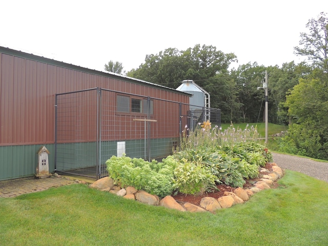 exterior space featuring a lawn