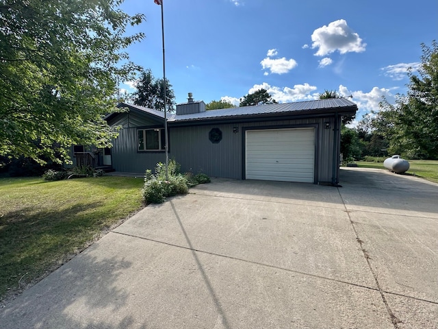 view of front of house with a garage and a front lawn