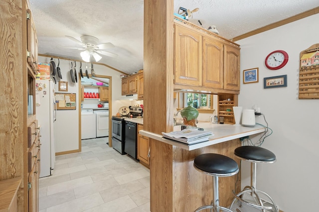 2894 115th Ave, Greenbush Twp, MN 55371 - kitchen with electric range, washer and clothes dryer, ornamental molding, a textured ceiling, and a breakfast bar