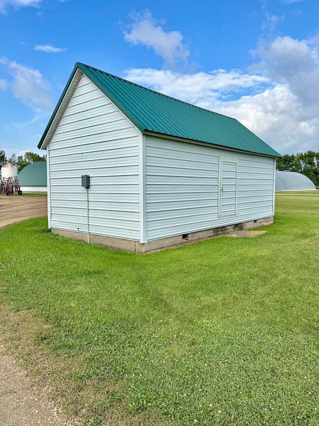 view of outbuilding featuring a yard