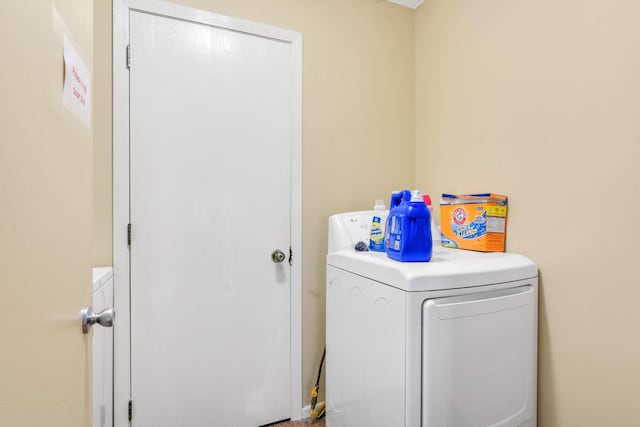 laundry room with washer / dryer