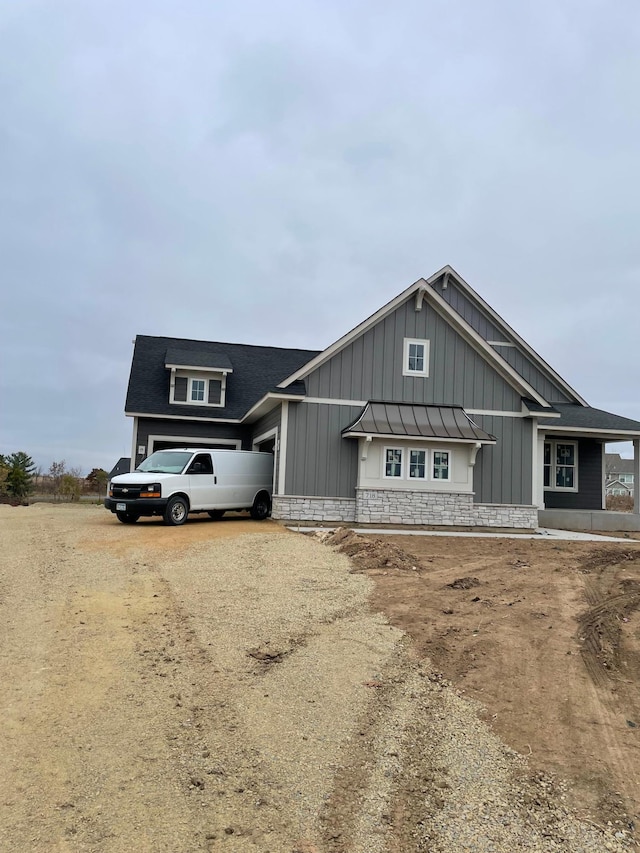 view of front facade with a garage