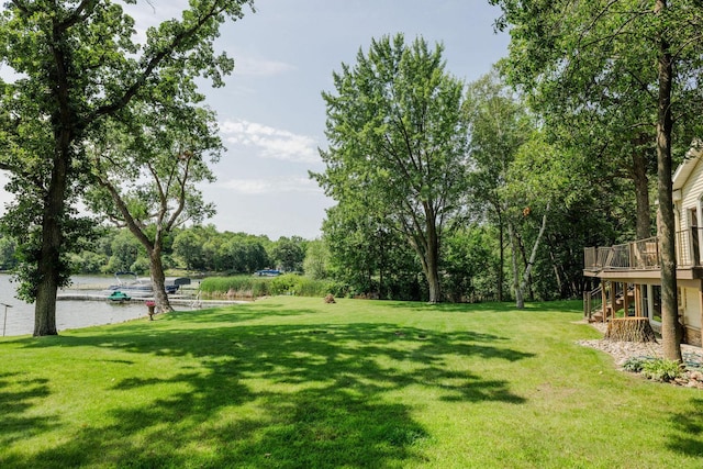 view of yard featuring a water view