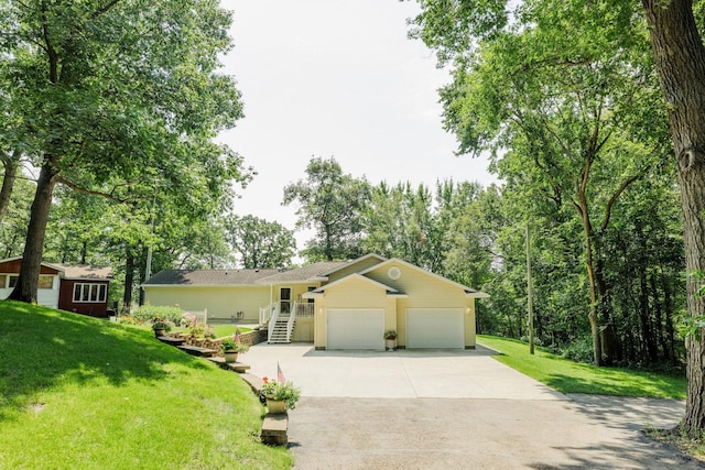 ranch-style house featuring a front lawn