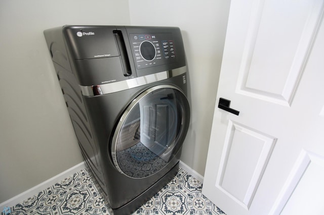 501 1st St NE, Hankinson, ND 58041 - clothes washing area featuring baseboards, tile patterned flooring, laundry area, and washer / dryer