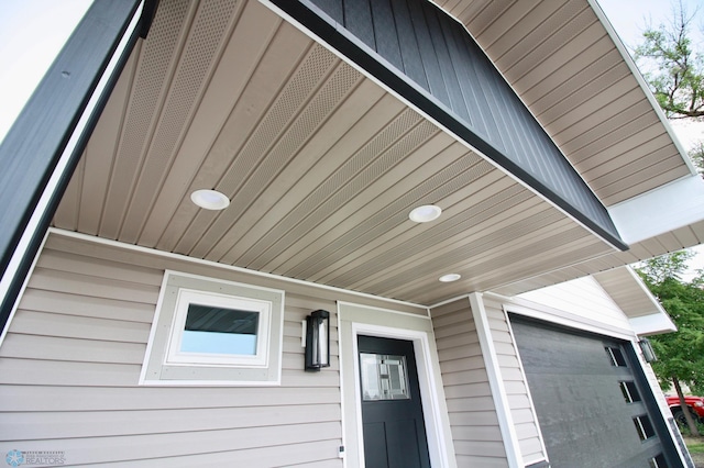 501 1st St NE, Hankinson, ND 58041 - exterior space featuring a garage
