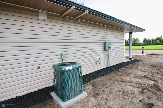 501 1st St NE, Hankinson, ND 58041 - view of side of home featuring central AC