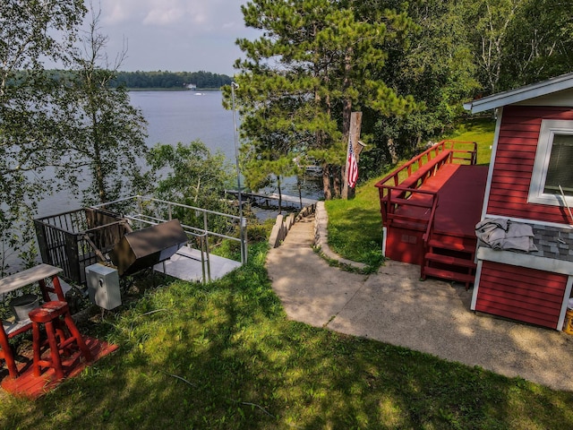 view of yard with a water view