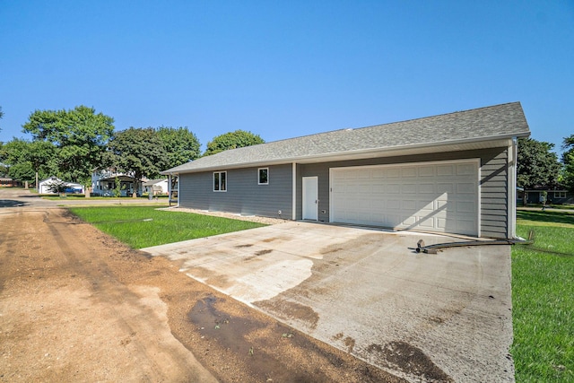 single story home featuring driveway and a front lawn