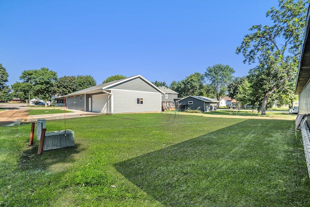 view of yard with a garage