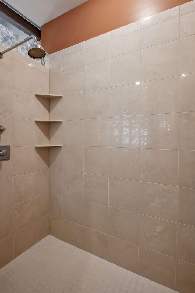 bathroom featuring tiled shower