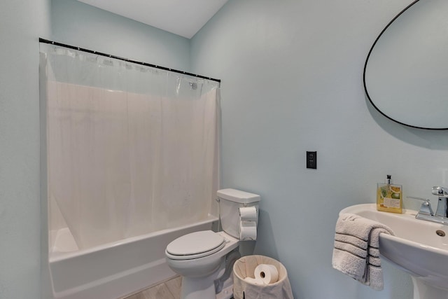 full bathroom featuring sink, toilet, and shower / bath combo with shower curtain