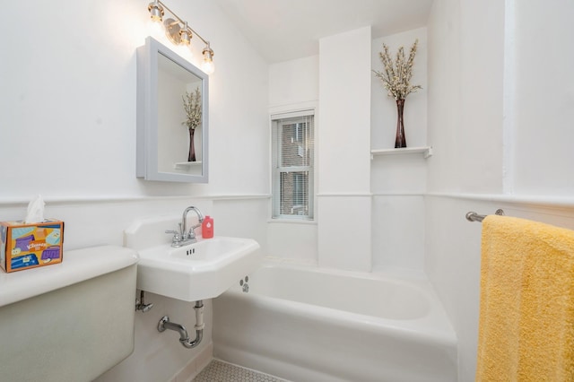 79 Western Ave N Unit 205, Saint Paul, MN 55102 - full bath featuring a sink and a bathtub