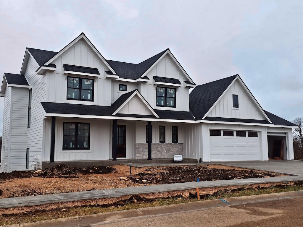 view of front of property with covered porch and a garage