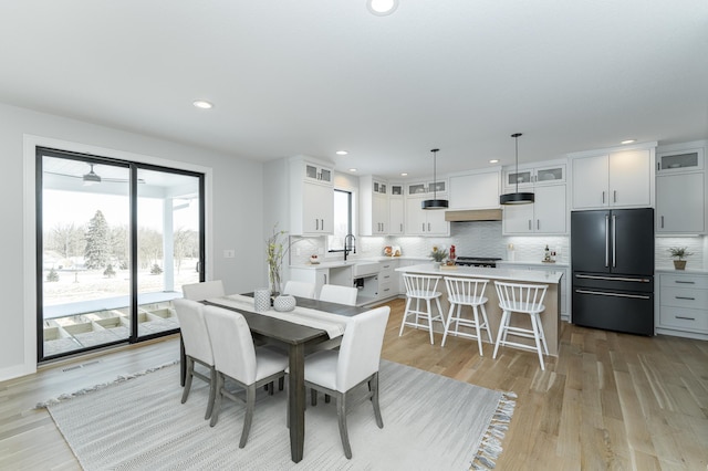 dining room with light wood finished floors, visible vents, and recessed lighting